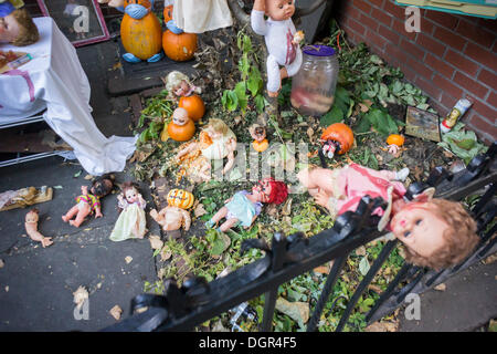 Brooklyne, NY, USA. 23rd Oct, 2013. A gruesome Halloween display is seen in the neighborhood of Boerum Hill in Brooklyn in New York on Wednesday, October 23, 2013. The holiday extravaganza  in the front yard features mutilated dolls with blood galore and is elicting both pro and con reactions from residents and passer by.   (© Richard B. Levine) Credit:  Richard Levine/Alamy Live News Stock Photo