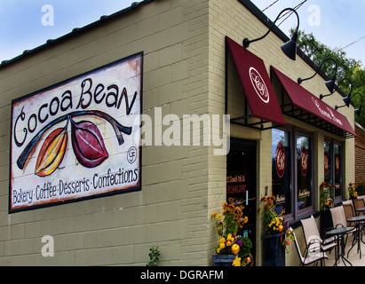 The Cocoa Bean is a popular bakery in Geneva, Illinois, a town along the Lincoln Highway. Stock Photo