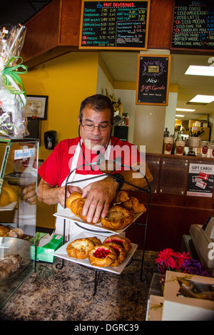 The Cocoa Bean is a popular bakery in Geneva, Illinois, a town along the Lincoln Highway. IL Stock Photo