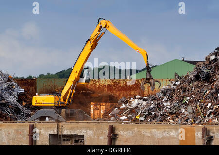 Scrap metal, recycling, dredger loading scrap metal Stock Photo