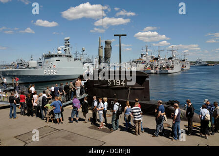 Visitors waiting for a submarine tour, Open Ship event during the Kiel Week 2008, Tirpitz harbour, Kiel, Schleswig-Holstein Stock Photo