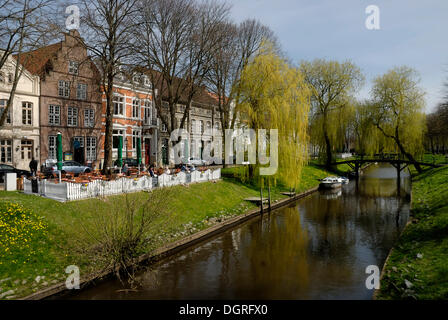 Canal and old brick buildings in the 'Dutch town' of Friedrichstadt, North Friesland district, Schleswig-Holstein Stock Photo