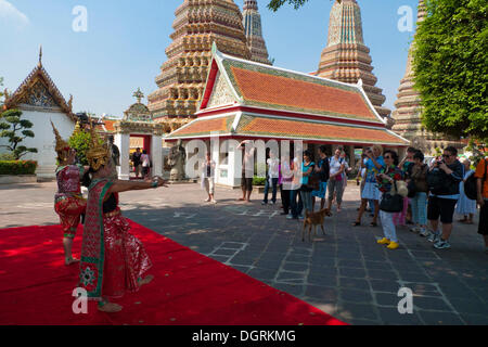Temple dancers, Wat Phra Kaew Temple of the Emerald Buddha, Bangkok, Thailand, Asia Stock Photo
