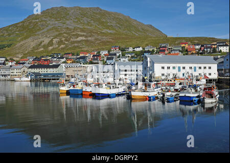Boats and small ships in the harbour of Honningsvåg, Honningsvåg, Magerøya, Finnmarken, Norway Stock Photo