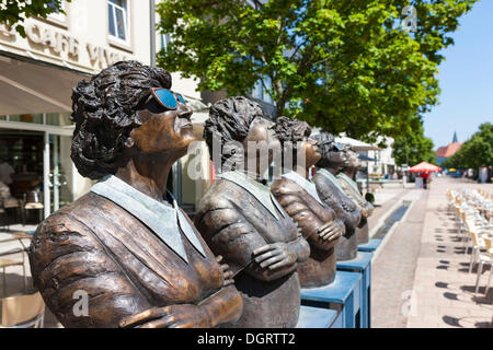 Bronze figures, one wearing sunglasses, looking up, Balingen, Baden-Wuerttemberg, PublicGround Stock Photo