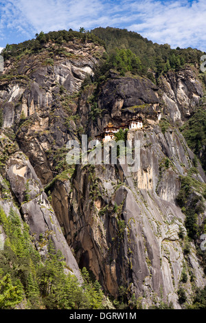 Bhutan, Paro valley, Taktsang Lhakang (Tiger's Nest) monastery clinging to cliffside Stock Photo