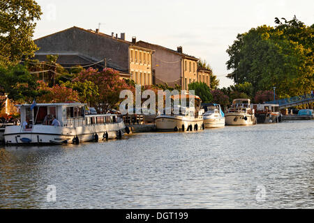 Canal du Midi in Homps, harbour, Homps - Aude, Region Languedoc-Roussillon, France Stock Photo