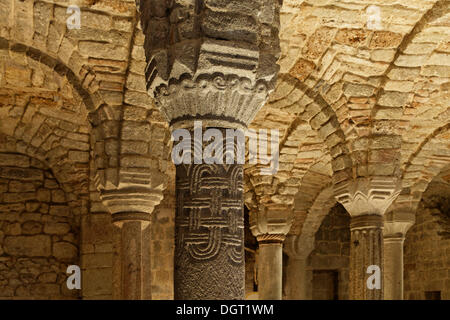 Symbolic Gordian knot, Lombard crypt from the 8th century, Abbadia di San Salvatore monastery church, located at the foot of Stock Photo