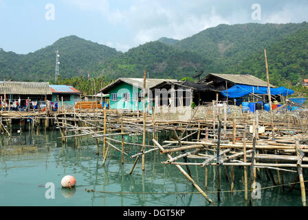 Pier with housing in the Bang Bao bay, Koh Chang Island, National Park Mu Ko Chang, Trat, Gulf of Thailand, Thailand, Asia Stock Photo