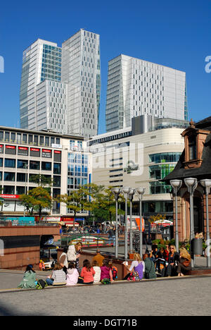 An der Hauptwache square, in the back the modern office tower by KSP Engel and Zimmermann architects in the PalaisQuartier Stock Photo