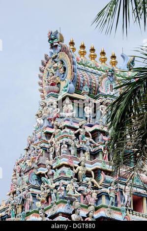 Figures at the entrance of a Hindu temple, Sri Srinivasa Perumal Temple in the Indian district, Little India, city centre Stock Photo