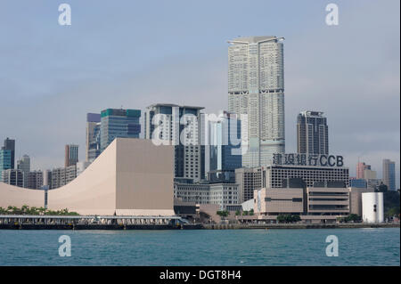 Hong Kong Museum of Art in the Cultural Centre Complex and The Masterpiece, a skyscraper accommodating the Hyatt Regency Hotel Stock Photo