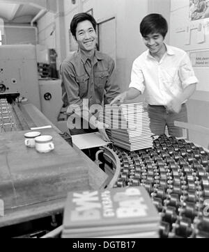 Vietnamese trainees working in the printing industry, about 1976, Leipzig, GDR, East Germany Stock Photo