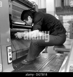 Vietnamese trainees working in the printing industry, about 1976, Leipzig, GDR, East Germany Stock Photo