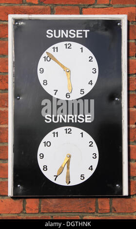 Teddington, SW London, UK. 25th October 2013. The sunset and sunrise times ahead of the clocks going back one hour at 2am this Sunday 27th October. Stock Photo