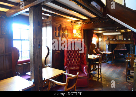 Interior of 15th century 'The Hinds Head' pub and restaurant, High Street, Bray, Berkshire, England, United Kingdom Stock Photo