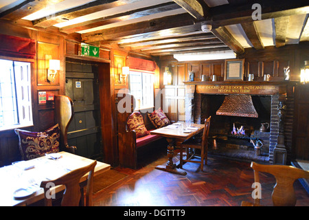 Interior of 15th century 'The Hinds Head' pub and restaurant, High Street, Bray, Berkshire, England, United Kingdom Stock Photo