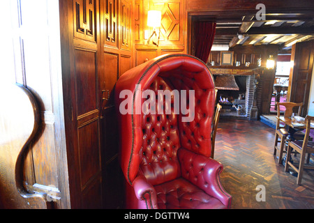 Interior of 15th century 'The Hinds Head' pub and restaurant, High Street, Bray, Berkshire, England, United Kingdom Stock Photo