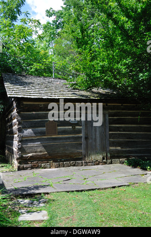 Historic Ogle Log Cabin, Gatlinburg, Tennessee, USA Stock Photo - Alamy