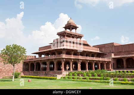 Mughal architecture, Royal Palace, green lawn, Panch Mahal, a five-story palace, Fatehpur Sikri, Uttar Pradesh, India Stock Photo