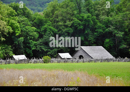 Mountain Farm Museum at the Oconaluftee Visitor Center, Smoky Mountains National Park, Cherokee, North Carolina, USA Stock Photo