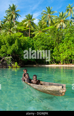 Local boys in a canoe in the Marovo Lagoon, Marovo Lagoon, Western Province, Solomon Islands Stock Photo