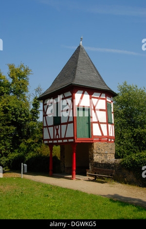 Outer bailey of Schloss Steinheim castle, half-timbered turret, defense wall with brick walkway, Hanau-Steinheim am Main, Hesse Stock Photo