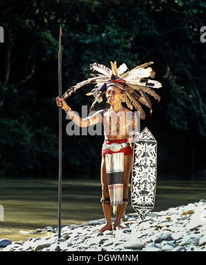 Head hunter of the ethnic group of the Iban people with a spear, Skrang River, Rajang, Sarawak, Borneo, Malaysia Stock Photo