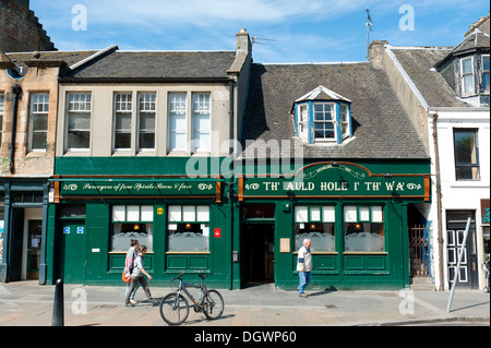 Old houses and pubs in the historic town centre, West Lothian, Linlithgow, Scotland, United Kingdom Stock Photo