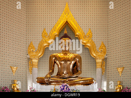 Golden Buddha, solid gold Buddha statue in Phra Maha Mondop, Wat Traimit, Krung Thep, Bangkok, Thailand, Asia Stock Photo