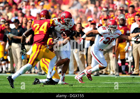 Los Angeles, CA, USA. 26th Oct, 2013. Utah Utes quarterback Travis Wilson #7 in action during the NCAA Football game between the USC Trojans and the Utah Utes at the Coliseum in Los Angeles, California.Louis Lopez/CSM/Alamy Live News Stock Photo