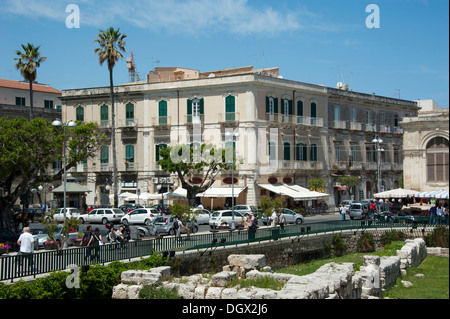 Bar on the market square and the Temple of Apollo, Siracusa, Syracuse, Ortygia Island, Ortigia, Sicily, Italy, Europe Stock Photo