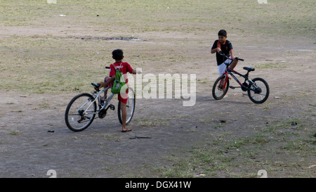 Campo De Futebol No Ubud Em Bali Foto Editorial - Imagem de esfera