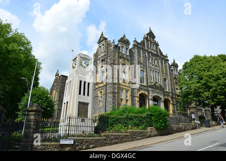 Blaenavon War Memorial and Workmen's Hall, High Street, Blaenavon, Torfaen (Tor-faen), Wales (Cymru), United Kingdom Stock Photo