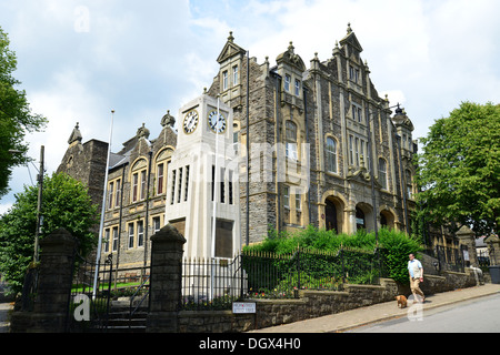 Blaenavon War Memorial and Workmen's Hall, High Street, Blaenavon, Torfaen (Tor-faen), Wales (Cymru), United Kingdom Stock Photo