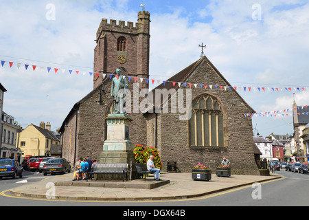 St. Mary's Church and Duke of Wellington statue, Brecon, Brecon Beacons National Park, Powys, Wales, United Kingdom Stock Photo