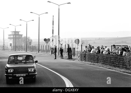 Open inner-German border between Lower Saxony and the district of Erfurt, Thuringia, in the morning after the opening of the Stock Photo