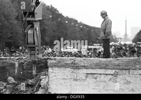 The start of the demolition of the Berlin Wall at the Brandenburg Gate, Berlin Stock Photo