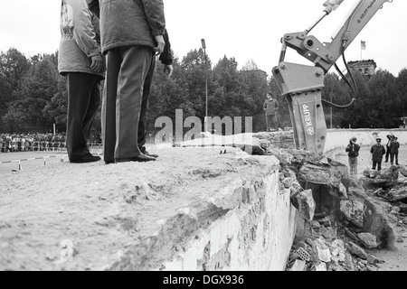 The start of the demolition of the Berlin Wall at the Brandenburg Gate, Berlin Stock Photo