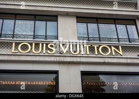 Moet hennessy louis vuitton building hi-res stock photography and images -  Alamy