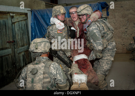 Men and women soldiers at basic combat training rest during boot camp ...