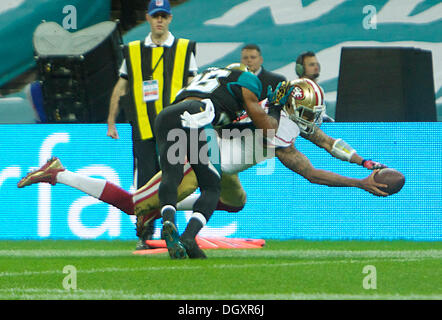 London, UK. 27th Oct, 2013. San Francisco 49ers QB Colin Kaepernick scores a TD during the 8th NFL International Series game in London with, The San Francisco 49ers versus The Jacksonville jaguars. From Wembley Stadium, London. Credit:  Action Plus Sports/Alamy Live News