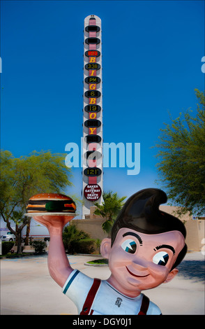 The Big Boy and Big Boy Thermometer.The World's Largest Thermometer in Baker California Stock Photo