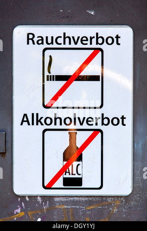 Sign 'Rauchverbot, Alkoholverbot', German for 'no smoking' and 'no alcohol', at the entrance to a subway station, Hamburg Stock Photo