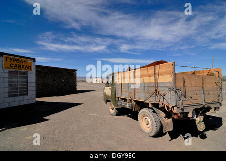 Livestock transport with an old Russian truck in the Gobi Desert, Gurvan Saikhan National Park, Oemnoegov Aimak, Mongolia, Asia Stock Photo