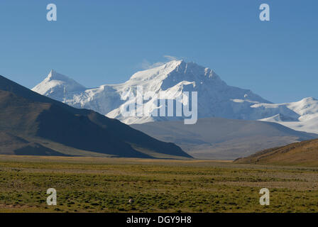 Snow-capped mountain peaks of the Himalayan main ridge near Peilko Tso Lake, Province Ngari, West Tibet, Tibet, China, Asia Stock Photo