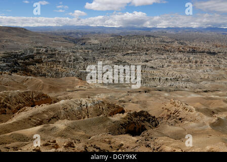 Canyon landscape around the Sutlej River in front of the Himalayan main ridge in the ancient Kingdom of Guge in Western Tibet Stock Photo