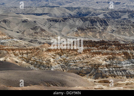 Canyon landscape around the Sutlej River in the ancient Kingdom of Guge in Western Tibet, Himalaya, Ngari province, Tibet, China Stock Photo