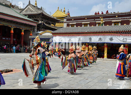 Tibetan Buddhism, religious masked dance 'Cham' festival in the important Gelupgpa monastery of Kumbum, Ta'er Monastery Stock Photo