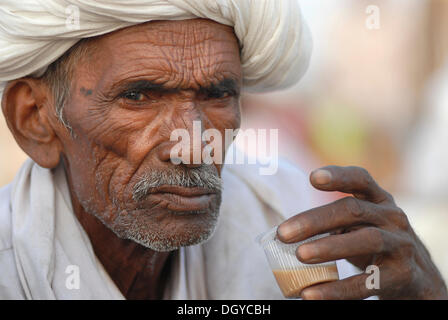 Man drinking tea or chai, Ram Devra pilgrimage, Ram Devra, Thar Desert, at Pokaran or Pokhran, Rajasthan, North India, India Stock Photo